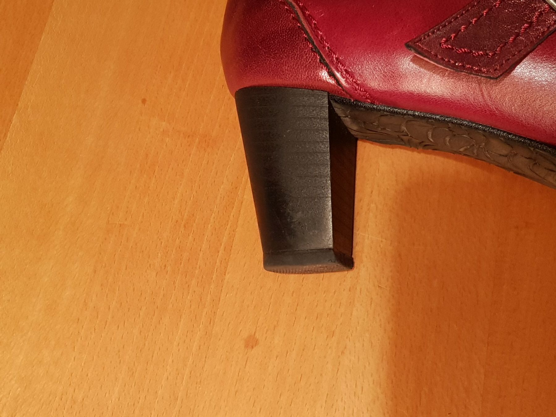 Chaussures femmes: rote Pumps Gr. 39.5, Absatz ca.6cm, Weite H – D'occasion à Menziken par FranzSteff 5