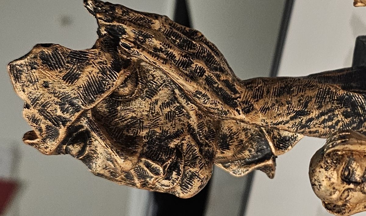 Statuette: Dekofigur Stil Figur mit Struktur Bronze Optik – Usato da Emmenbrücke venduto da tonid26