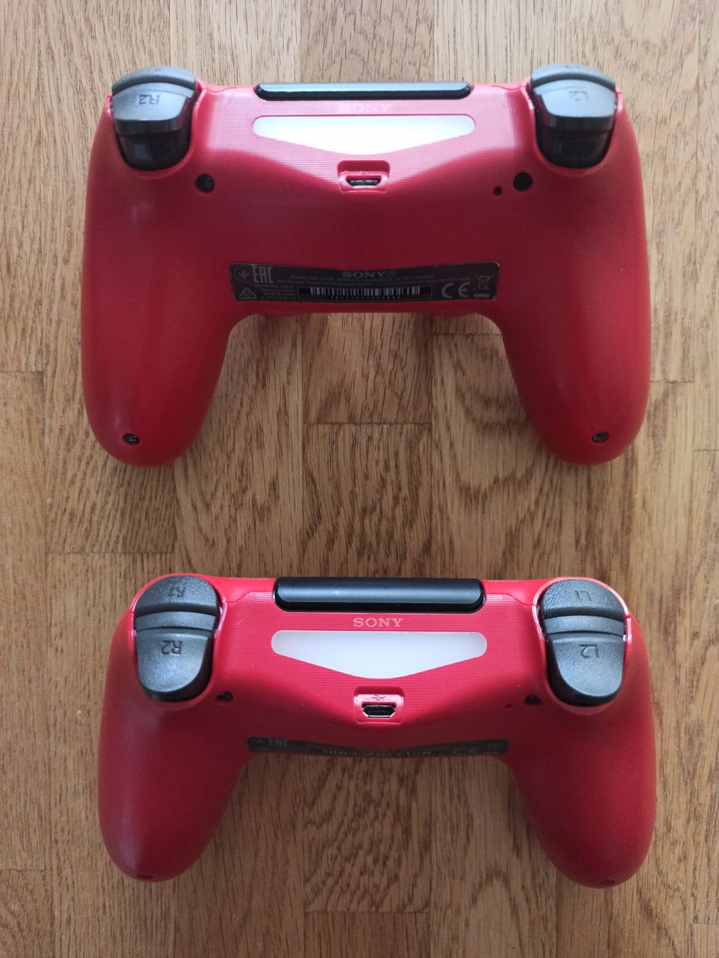 Controller: 2 x Original Controller Sony PS4 Wireless DualShock 4 V2 rot – Usato da Oberweningen venduto da mar_87mx 8