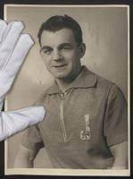 Fotografie Hirsch, Ort unbekannt, Akroba