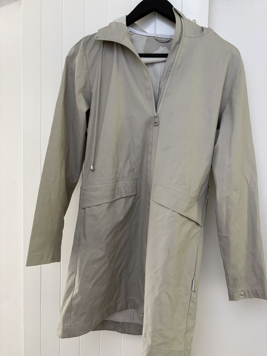 Rains Jacken: Rains Jacke – Gebraucht aus Aarau von sabrinaryser