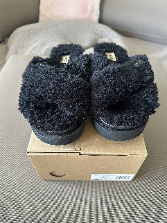 Scarpe da donna: UGG Pantoletten / Hausschuhe Gr. 39 – Usato da Stäfa venduto da DearDarling 4