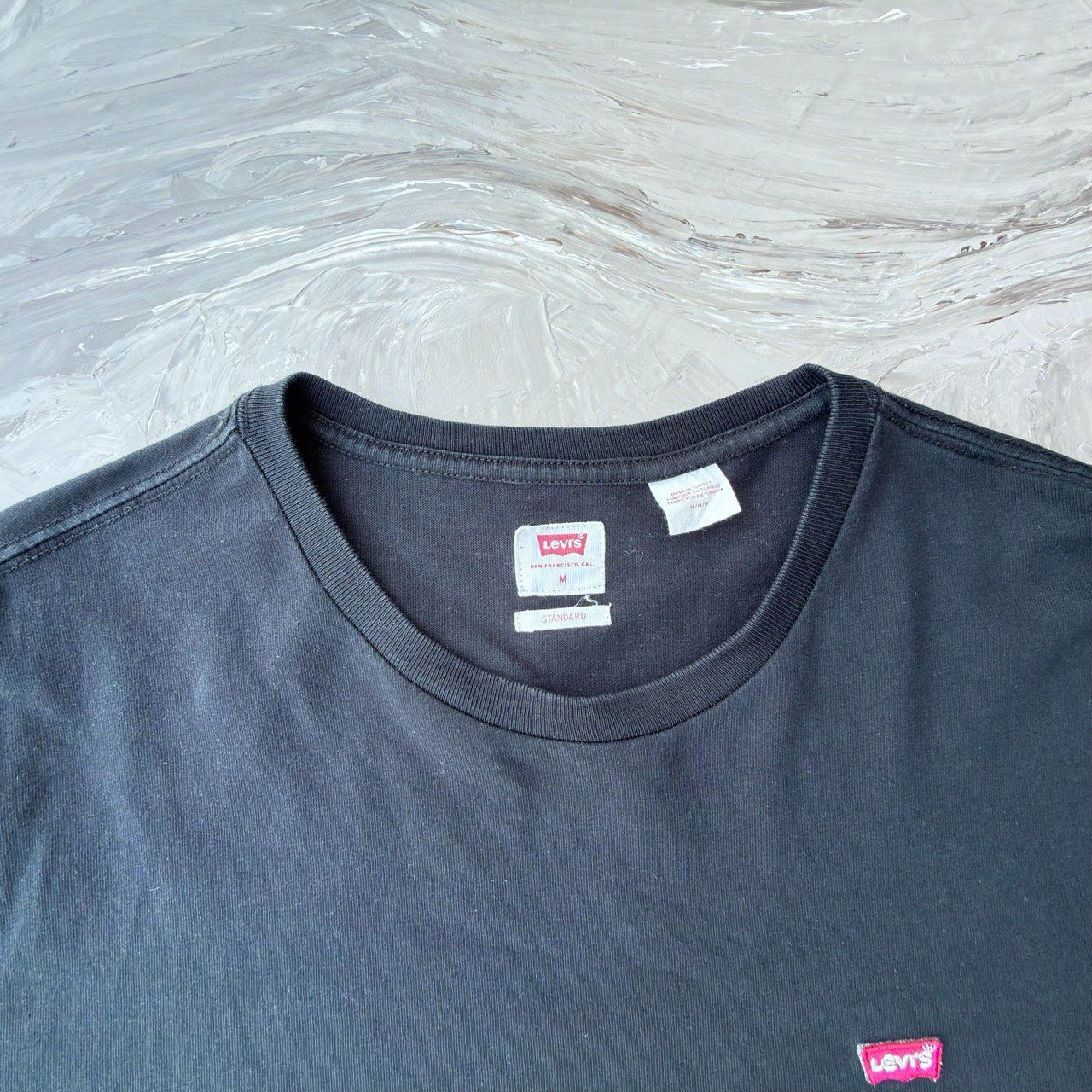 Levi's T-Shirts: T-Shirt Levi's noir Logo Mini – Gebraucht aus Thônex von Suisse.Shopping 3