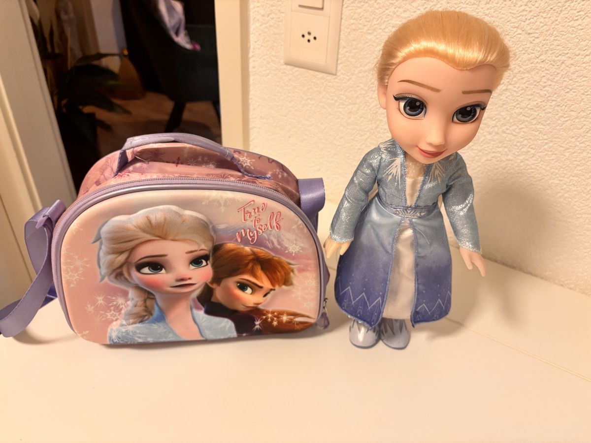 Disney Giocattoli: Frozen Elsa Puppe & Lunchbox - Das perfekte Geschenk! – Nuovo (secondo la descrizione) da Steffisburg venduto da TelmaG