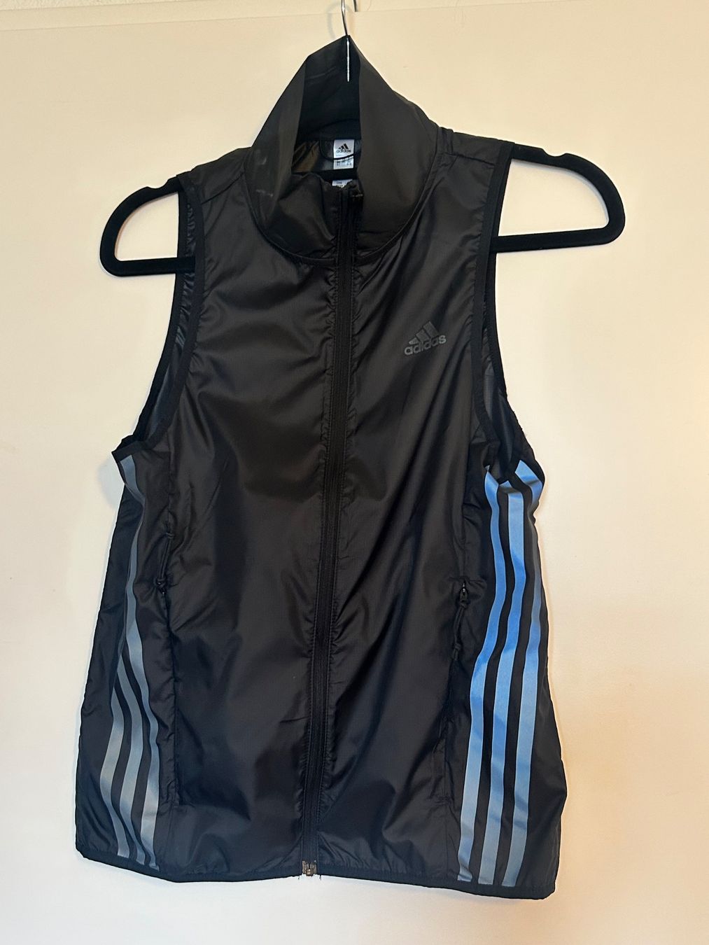 Adidas Gilet & Giacche senza maniche: Weste adidas Run Icon Damen – Nuovo (secondo la descrizione) da Bad Ragaz venduto da ocl_2fyc