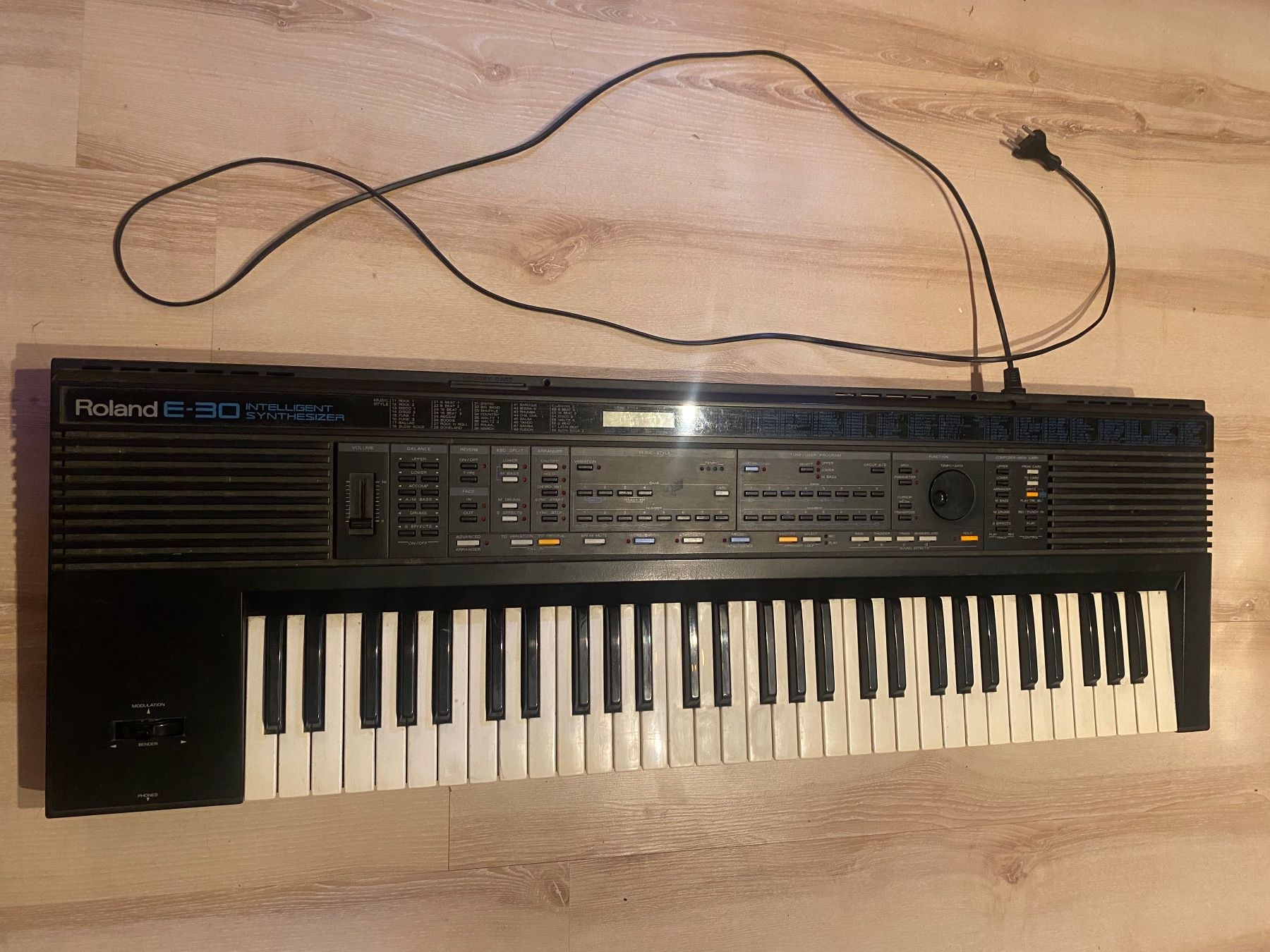 Roland Musikinstrumente: Keyboard Roland E-30 Intelligent Synthesizer – Gebraucht aus Bätterkinden von nam_whz2 1