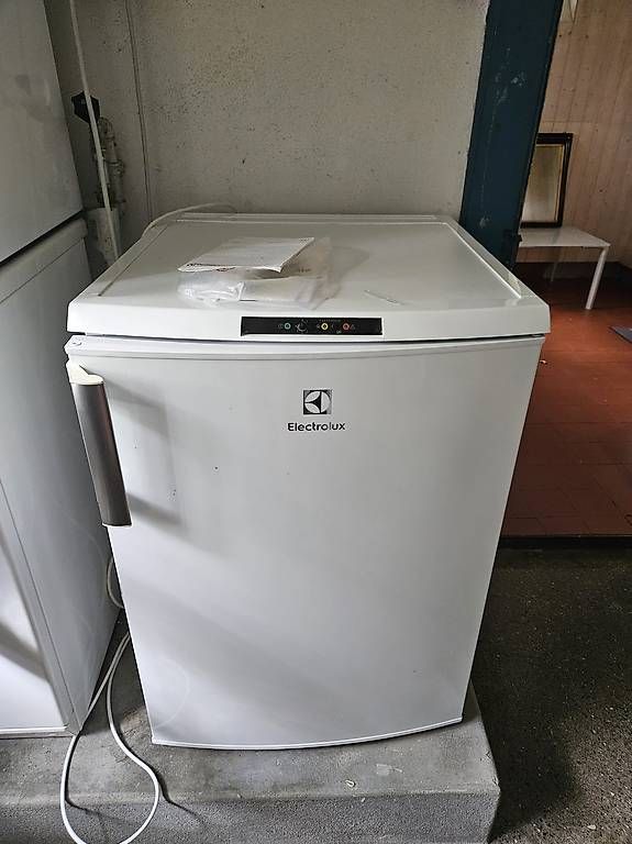 Congelatori: Electrolux Gefrierschrank EUT1104F – Usato da Fällanden venduto da althausb