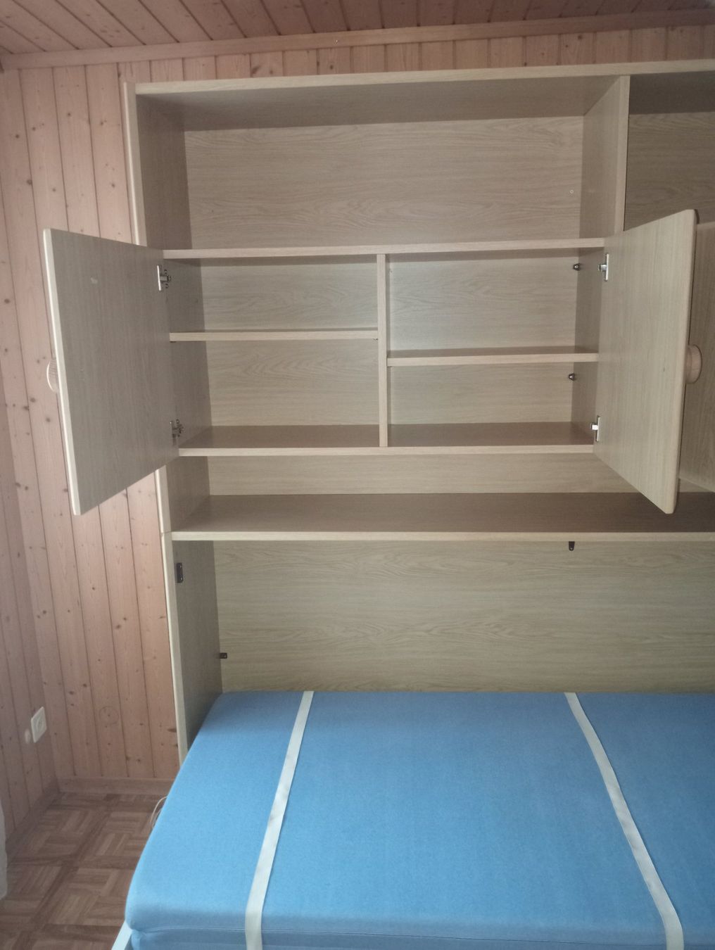 Letti: Schrank mit ausklappbarem Gästebett – Usato da Spiez venduto da iaqob 2