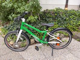 Woom 4 Fahrrad 20 Zoll mit Ständer, Schutzblech, Bremsen