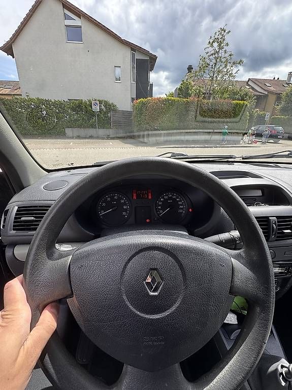 Renault Automobili: Renault Clio 1.2 16V 75PS mit MFK – Usato da Reinach BL venduto da ConFa 4