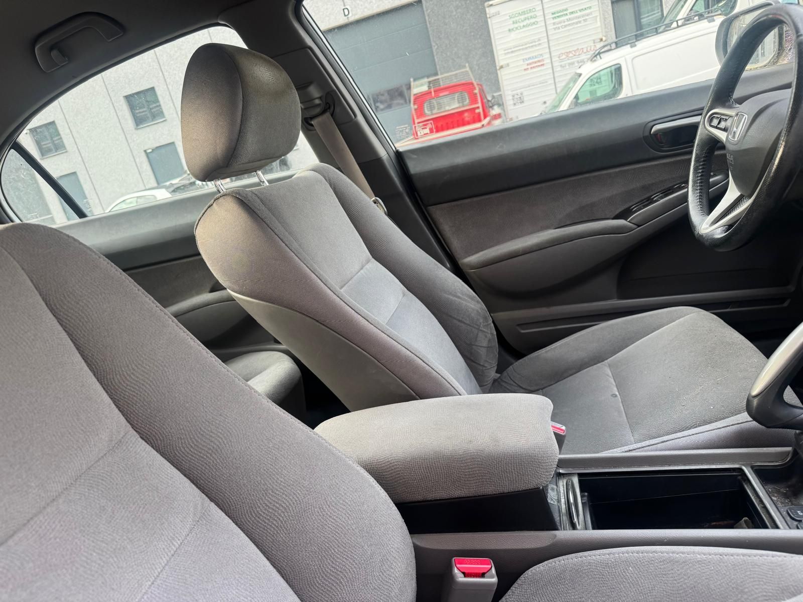 Honda Automobili: Honda Civic Hybrid – Usato da Cadenazzo venduto da LuismacchineSagl 5