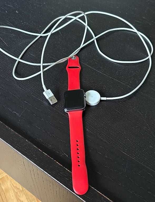 Smartwatch: Apple Watch Series 3 42mm – D'occasion à Basel par Blindside