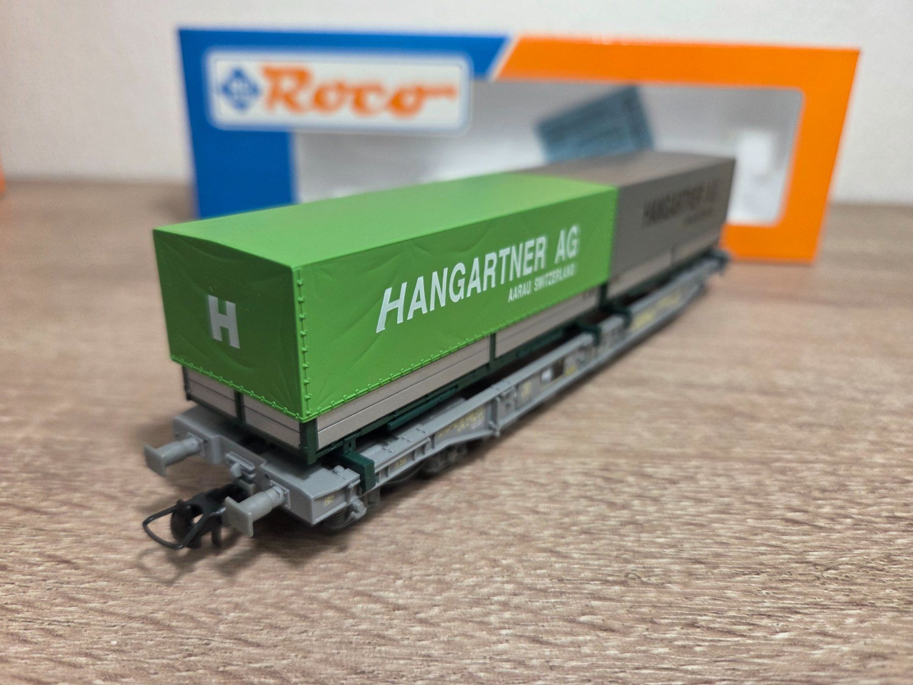 Roco Modellini di ferrovie: Roco 46369 Containerwagen HUPAC SBB H0 – Nuovo e nell'imballaggio originale da St-Aubin-Sauges venduto da Lo_Go 2