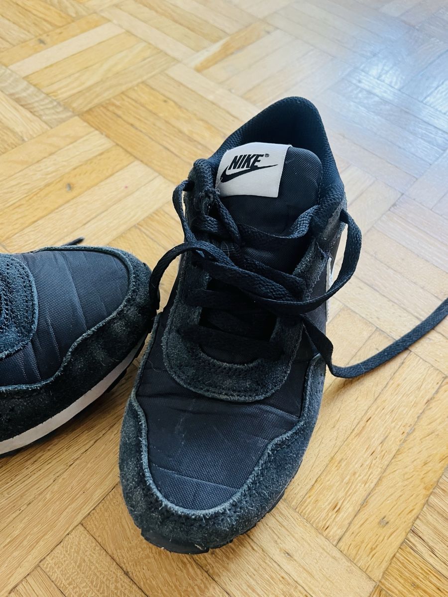 Nike Scarpe da uomo: Nike Sneaker, Modell Venture Runner, Dunkelblau Grösse 36.5 – Usato da Baden venduto da Sandra148 2