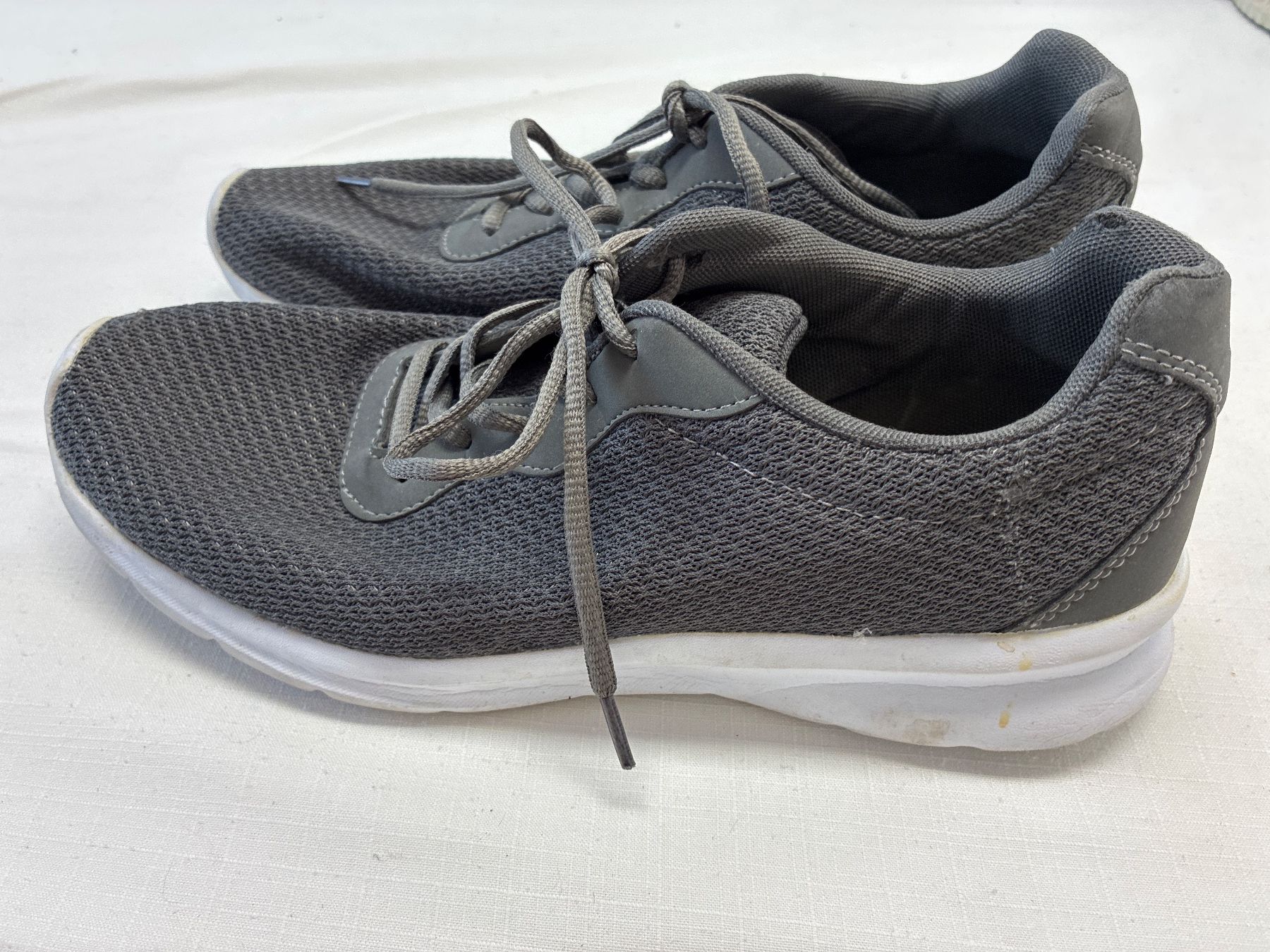 Scarpe da donna: Top Sneaker Gr. 43, Grau, – Usato da Fehraltorf venduto da Vorhang 1
