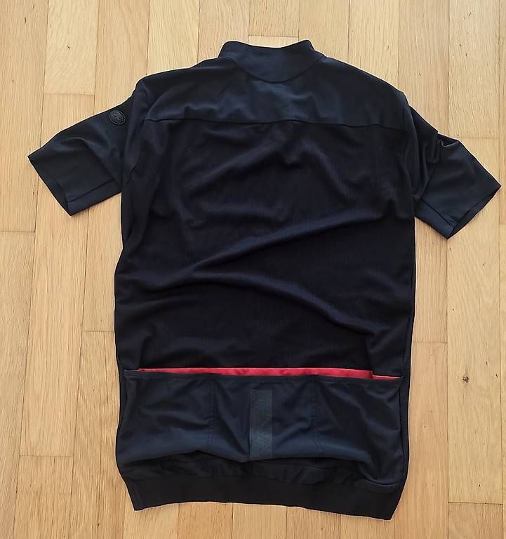 Maillots de corps & Pantalons: Assos Trikot Equipe RS Gr.L – D'occasion à Brunnen par Rodge 1