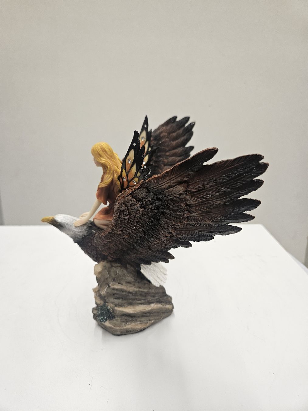 Statuette: Fee auf Weisskopfseeadler Neu  – Nuovo e nell'imballaggio originale da Dielsdorf venduto da Kenan997 1