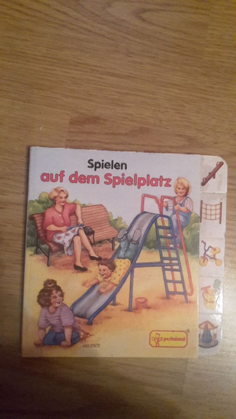 Libri: Buch Spielen auf dem Spielplatz – Nuovo (secondo la descrizione) da Schwarzenburg venduto da Flamingo07