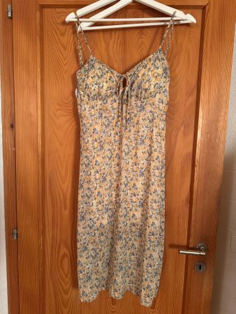 Sommer Kleid floral mit Blumen Muster tailliert