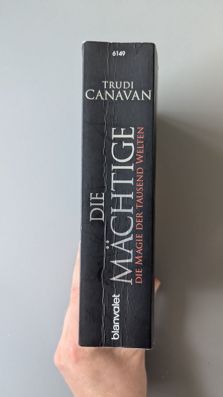 Bücher: Die Mächtige - Trudi Canavan – Gebraucht aus Dietikon von Bhelbling 2