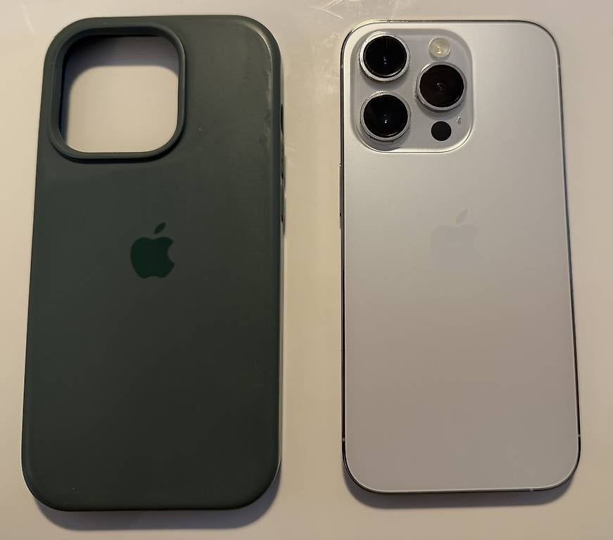 Handys / Smartphones: iPhone 14 Pro  256GB  Weiß  Original Apple Case inklusive – Gebraucht aus Baar von caterinabergmann