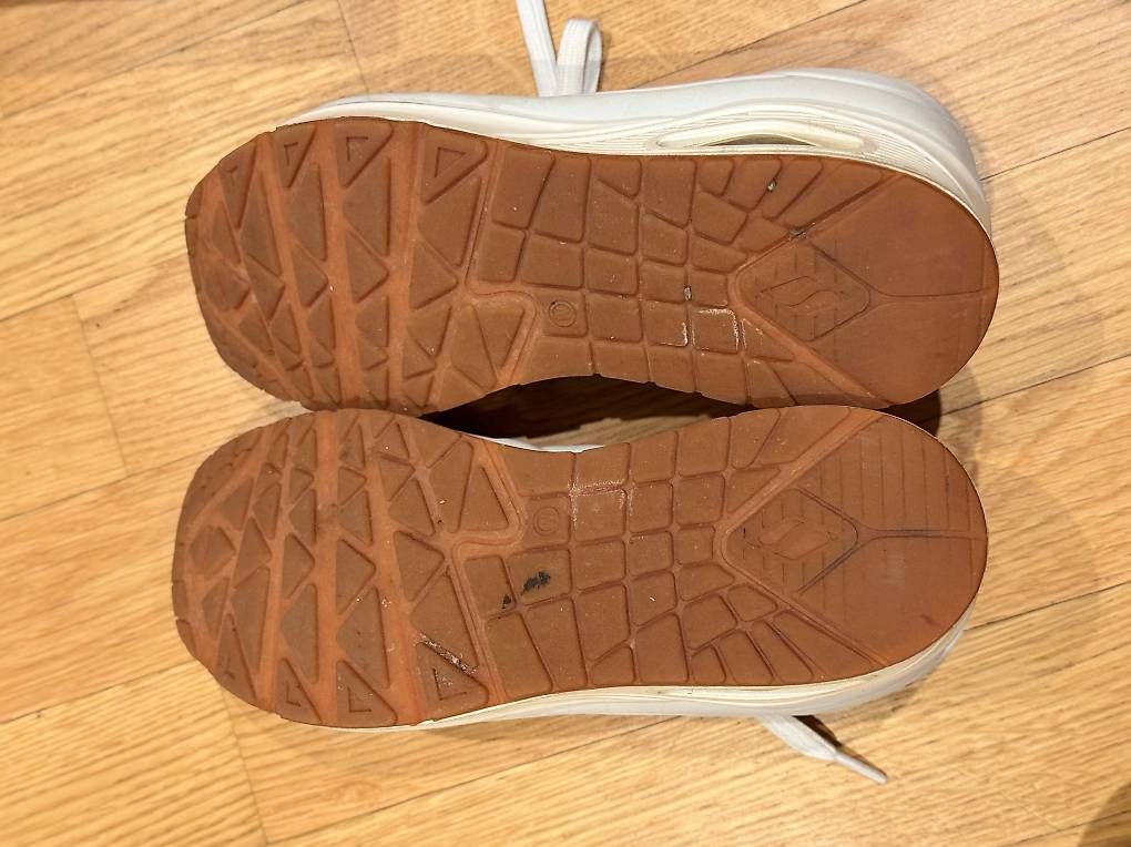 Scarpe da donna: Weisse Sketchers Schuhe Grösse 38,5 – Usato da Matten b. Interl venduto da atc_p2hb 1