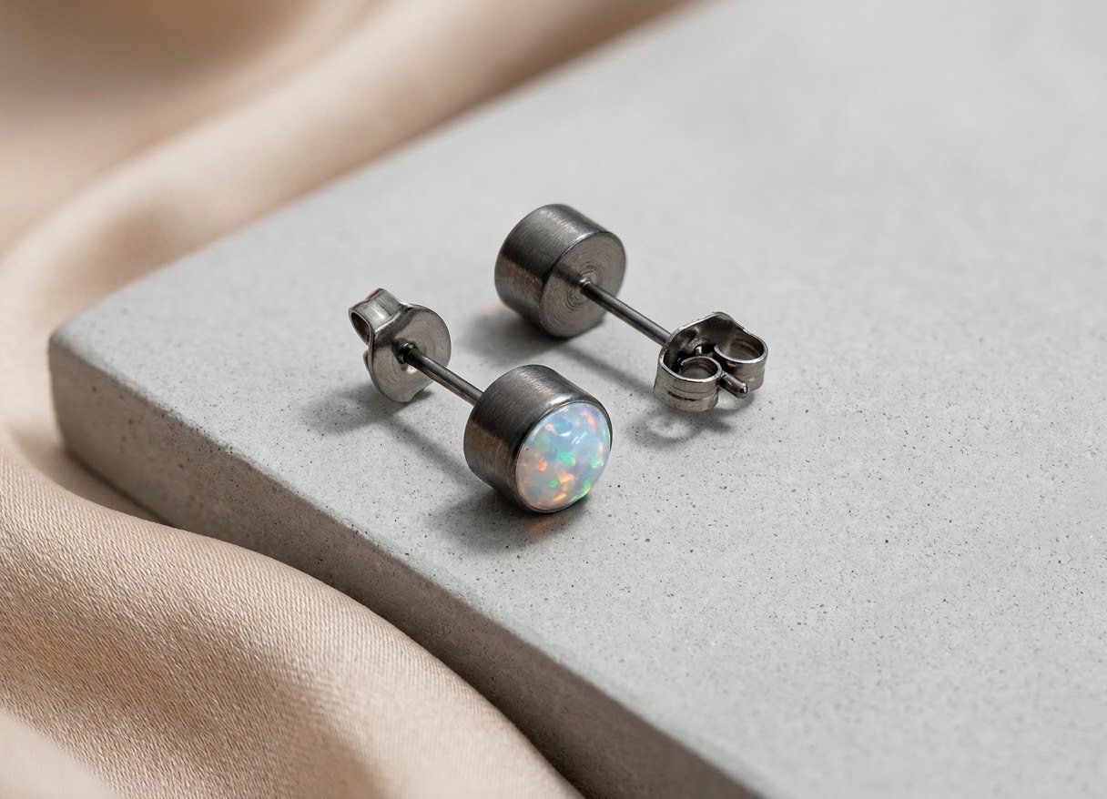 Orecchini pendenti & Orecchini a lobo: Wunderschöne Titanium-Ohrstecker mit Opal – Nuovo e nell'imballaggio originale da Matten b. Interlaken venduto da kero71 3