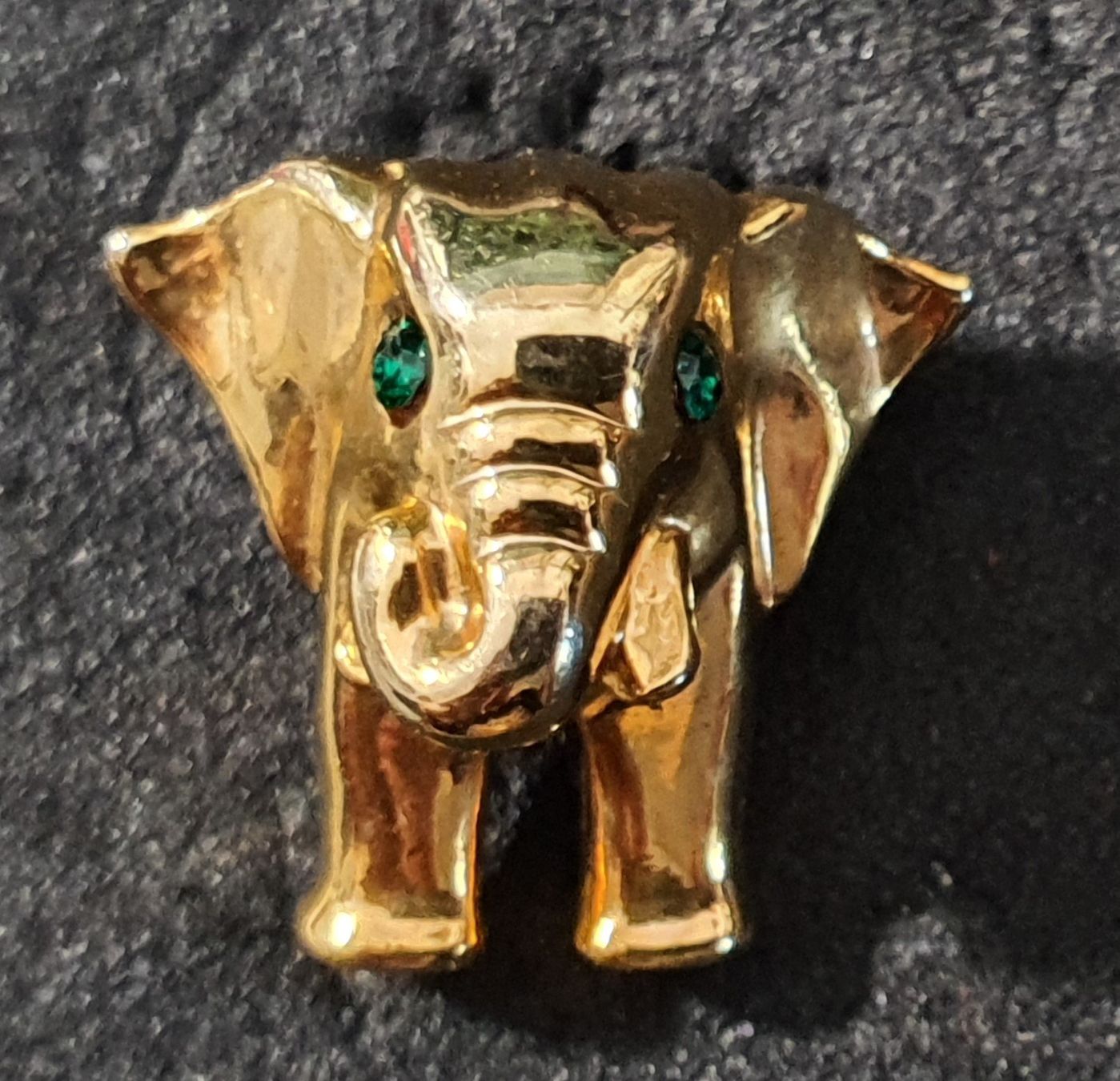 Placchette & Badge: GG389 - 3D Pin Elefant – Usato da Reinach BL venduto da Boston-Verkauf 4