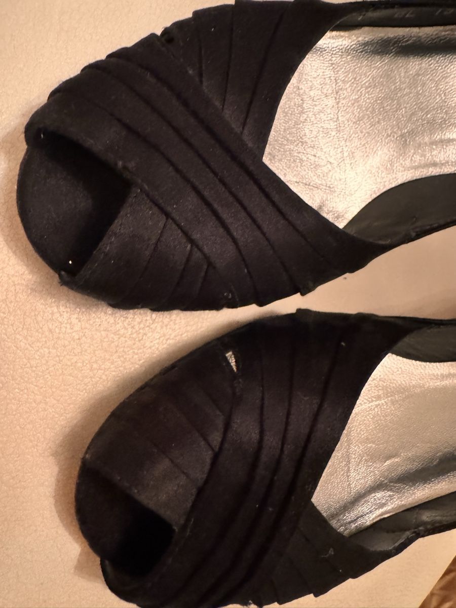 Stuart Weitzman Damenschuhe: Stuart Weitzman Black Kitten Heels - Size 36 - Elegant! – Gebraucht aus Zürich von 613_g8jy 1