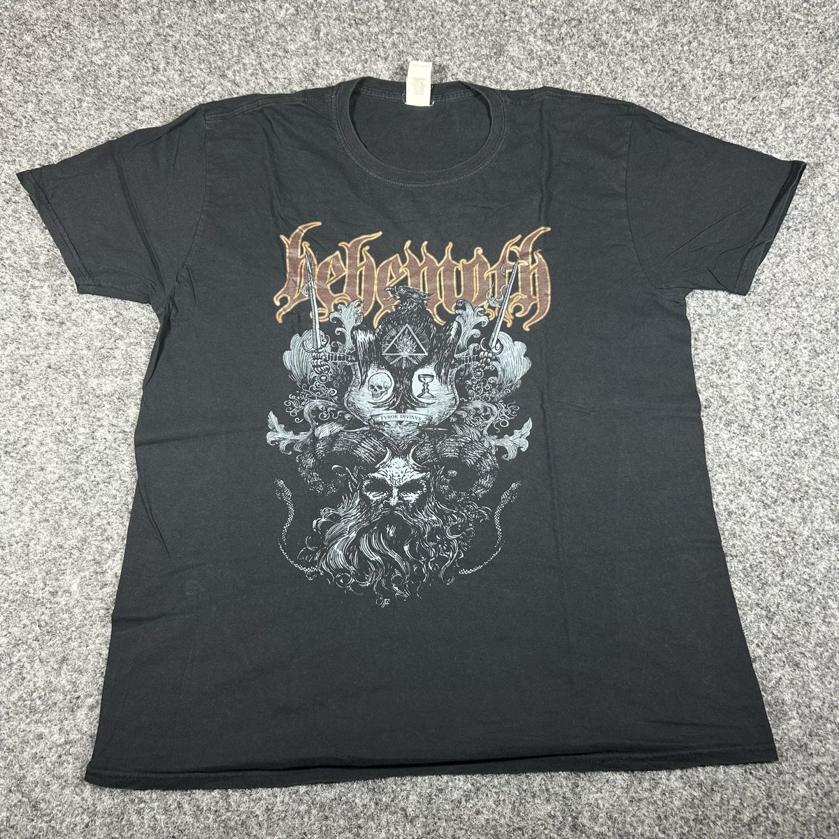 T-shirt: Merch Behemoth XL – Usato da La Sagne NE venduto da Matlasape