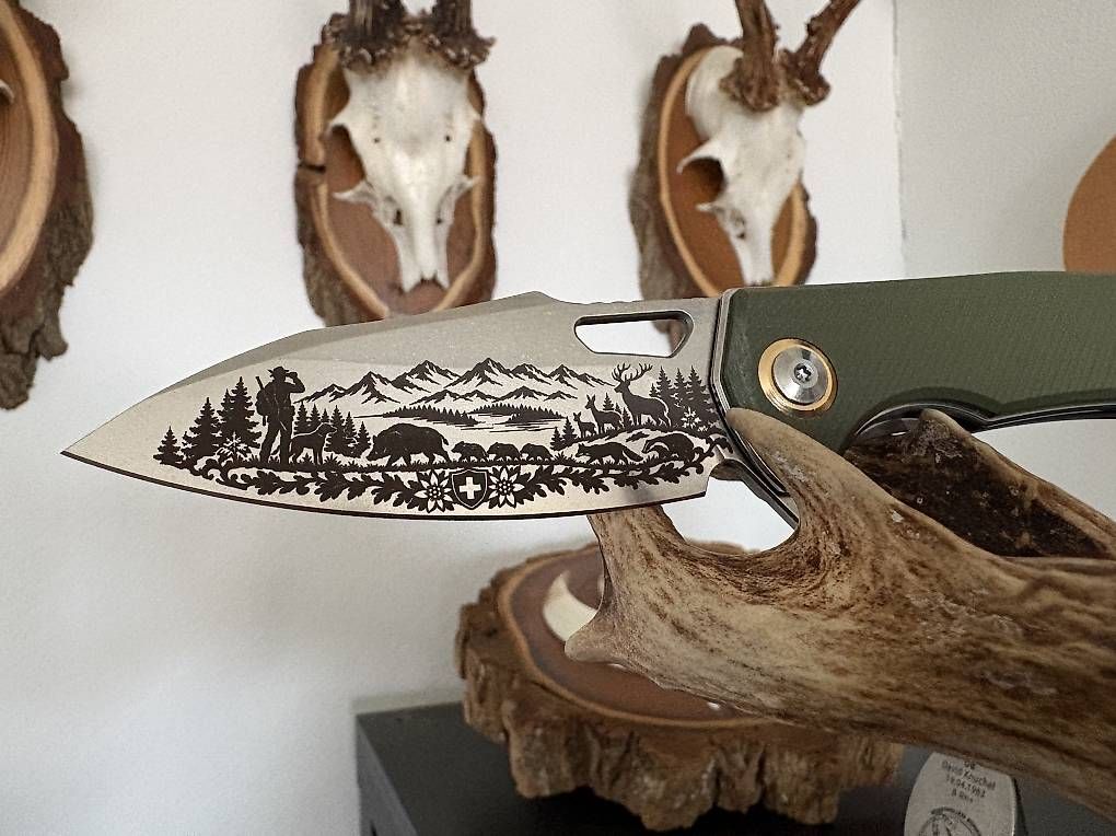 Coltelli tascabile: Taschenmesser mit jagdlicher Gravur – Nuovo e nell'imballaggio originale da Rickenbach ZH venduto da Pumba_500 1