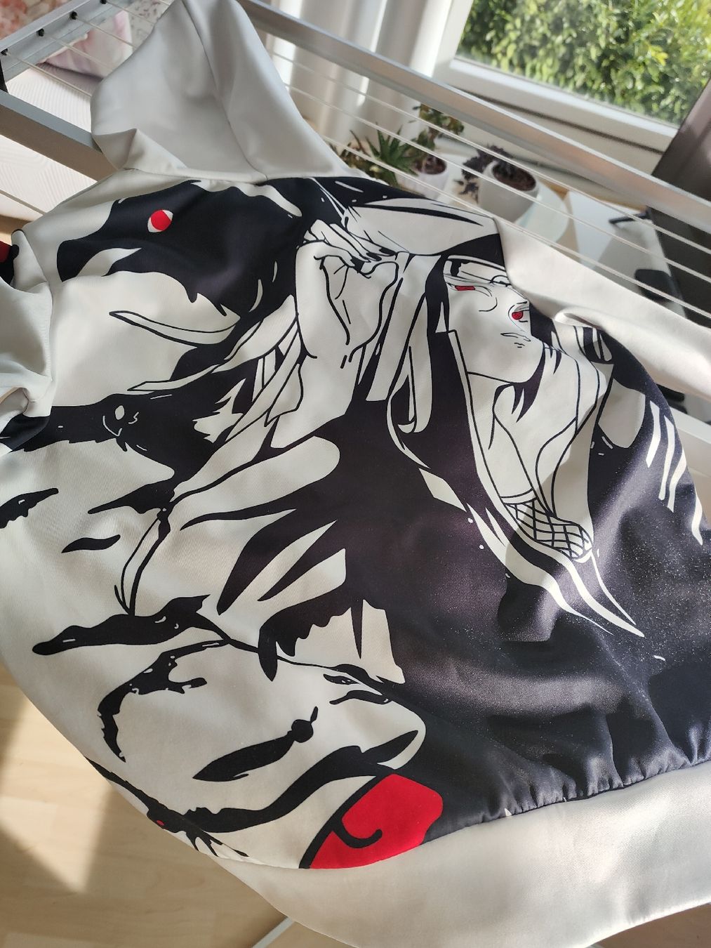Kleiderpakete & -sets: Naruto-Kapuzenpulli Grösse S – Gebraucht aus Oetwil an der Limmat von MicA-8955 1