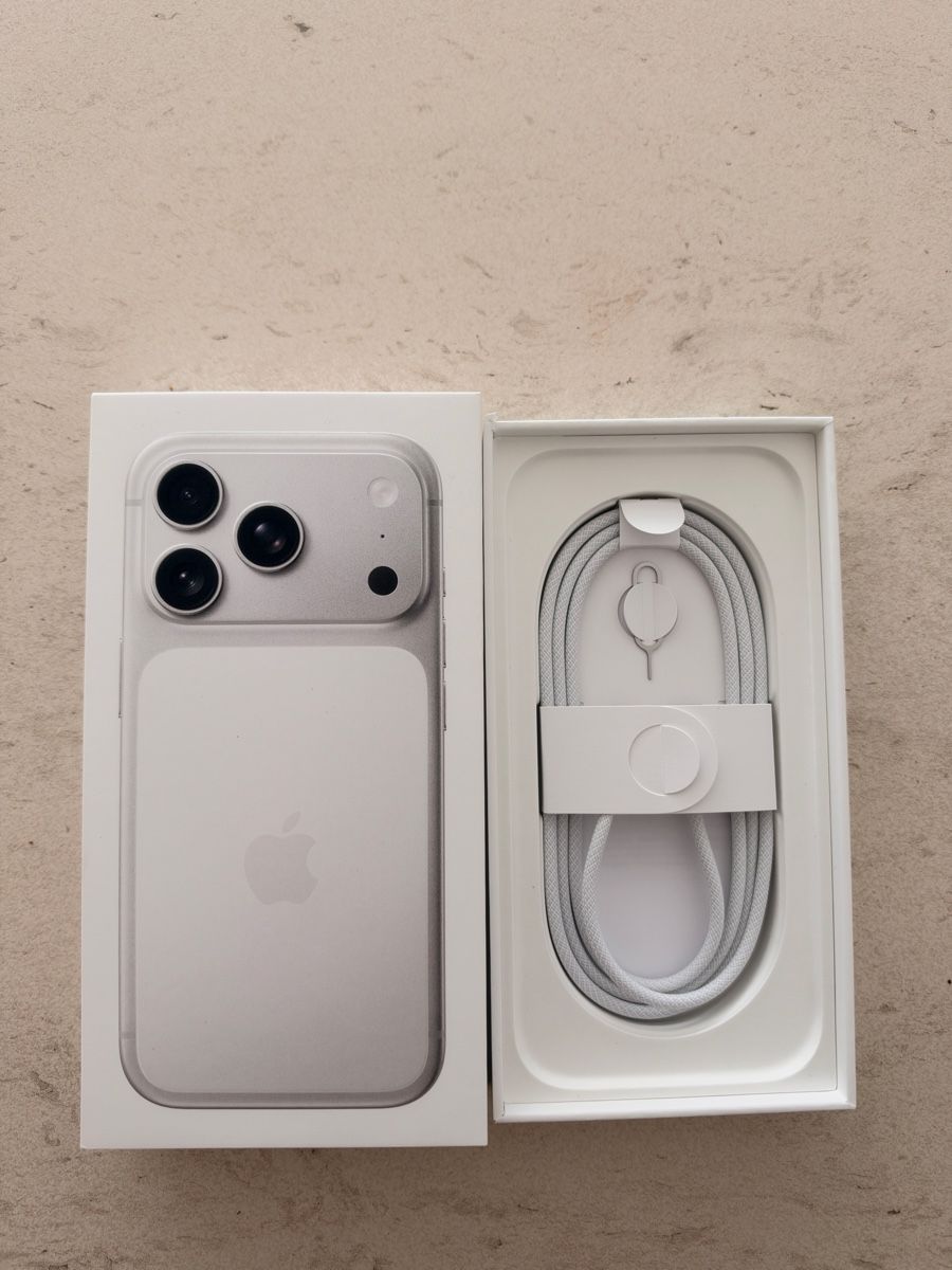 Apple Telefoni cellulari / Smartphones: IPhone 17 Pro 512GB silber – Usato da Steinhausen venduto da Tanja3003