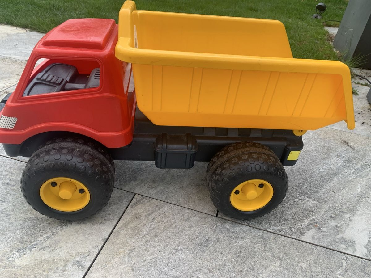Veicoli per bambini: Lastwagen zum draußen spielen – Usato da Killwangen venduto da Zermatt5