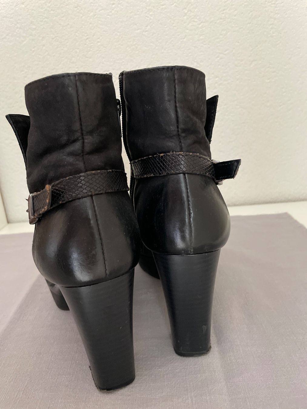 Globus Scarpe da donna: Schwarze Leder Stiefeletten Gr. 39 Herbst von Globus – Usato da Birsfelden venduto da Nic21 4