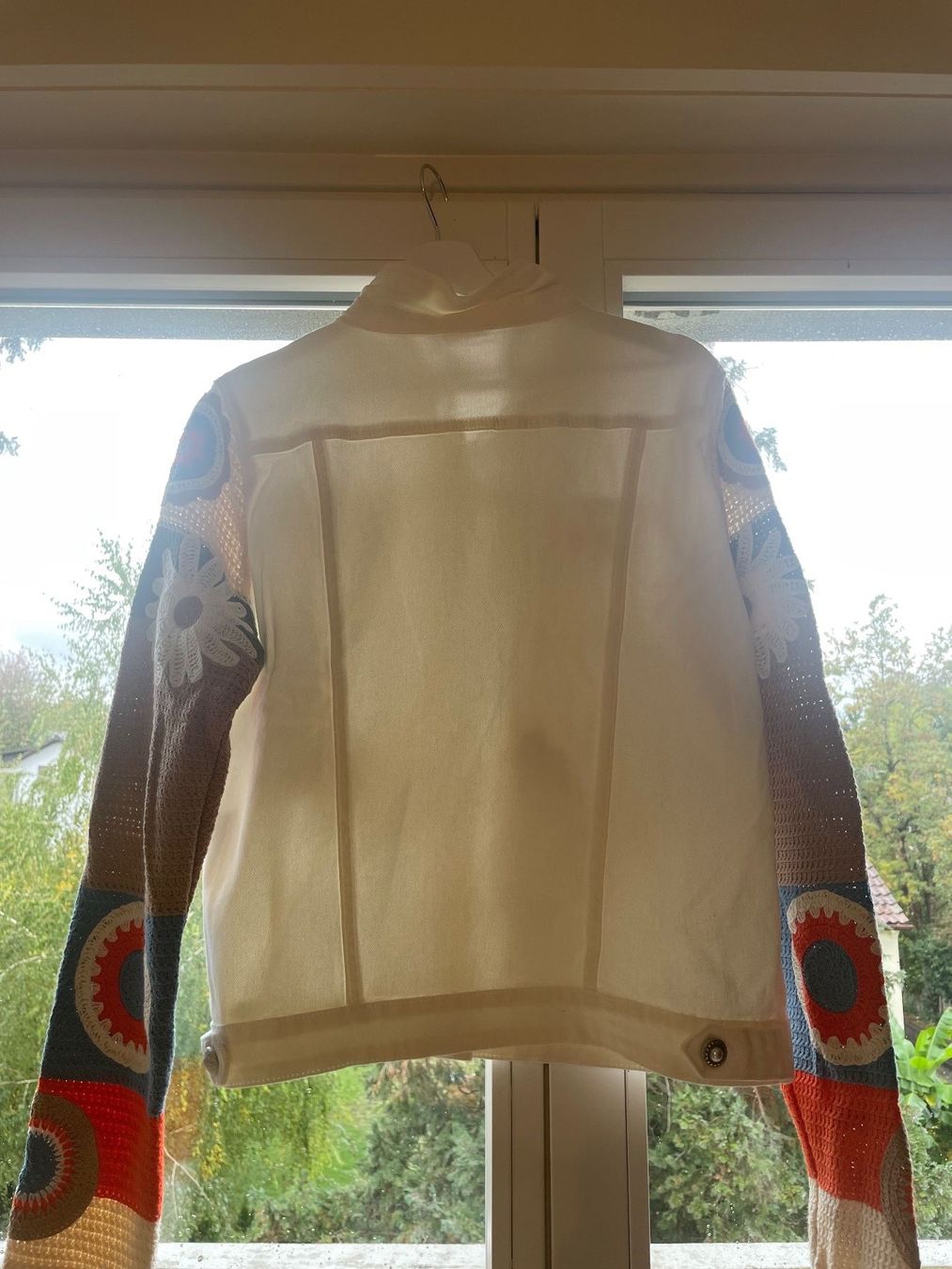Vestes: Weisse Jacke mit Häkelärmeln – Neuf (Voir description) à Zürich par EMB10 1