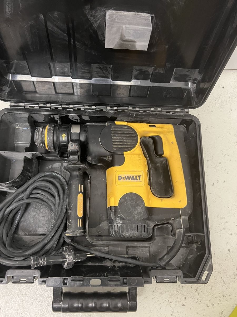 Dewalt Tutti gli attrezzi: Dewalt D25330 Meisselhammer – Usato da Holziken venduto da 181281 1