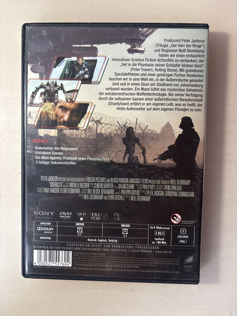 Tutti i DVDs: District 9 - DVD - Science Fiction Action (0405) – Usato da Ruswil venduto da Slivio_ 1