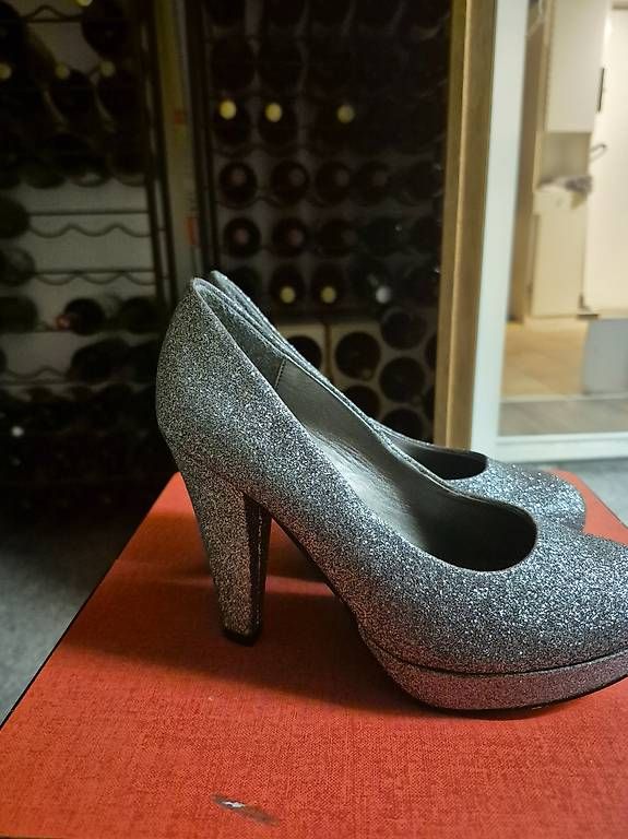 Scarpe da donna: Damen schuhe – Usato da Dottikon venduto da Strizzi15 1