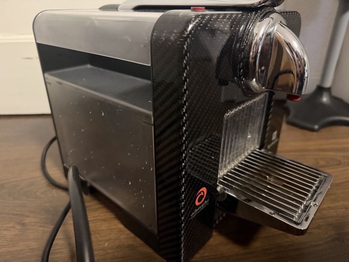 Nespresso Kaffeemaschinen & Espressomaschinen: Nespresso Alinghi Cube Carbon limited edition  – Defekt aus BADEN von Sprinz 1