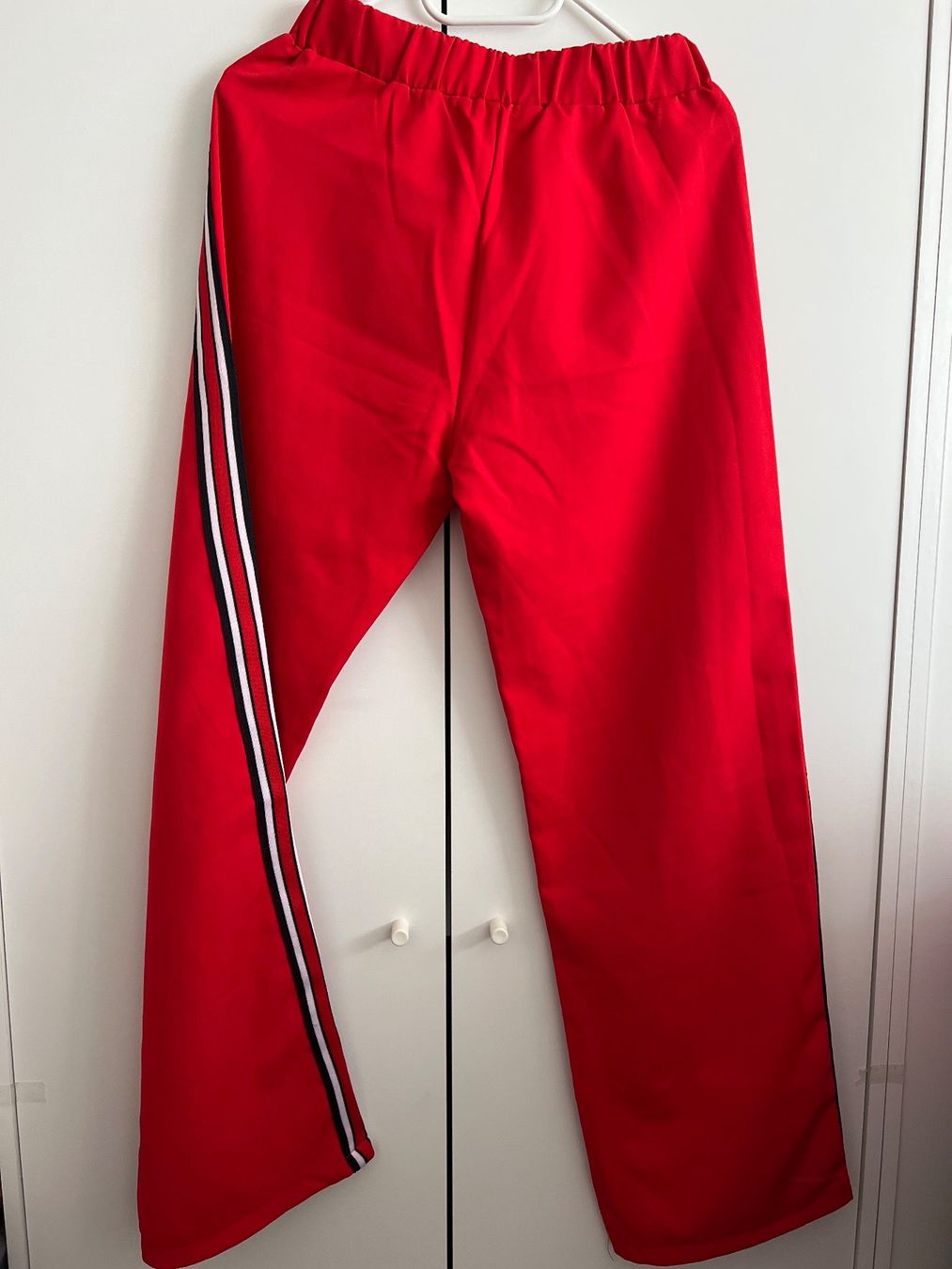 Pantaloni: Pantalon rouge taille M – Nuovo (secondo la descrizione) da Renens VD venduto da sar_bwz5 3