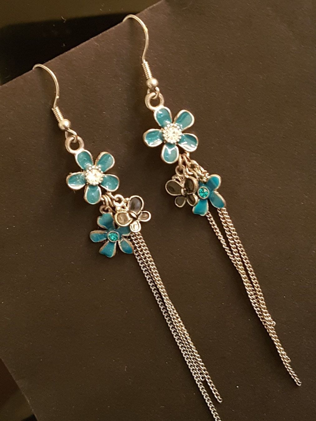 Boucles d'oreille: Ohrhänger Blumen Schmetterling türkis silberfarben glitzrig – D'occasion à Ettingen par Maranathatalitha