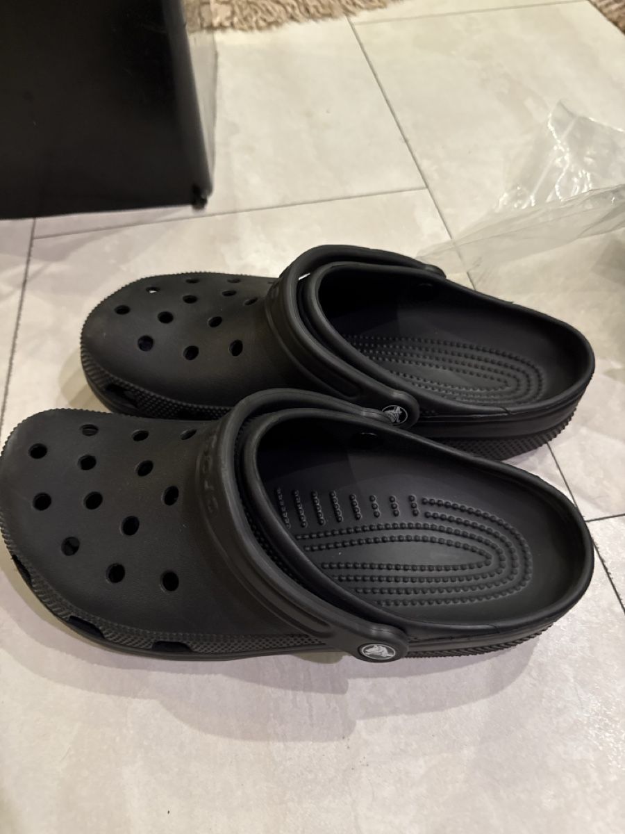 Crocs Herrenschuhe: Crocs Clogs Schwarz Grösse 43-44 neu – Gebraucht aus Bad Ragaz von ram_t825