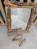 Spiegel mit Holzrahmen aus Treibholz - teilweise abgelöst 