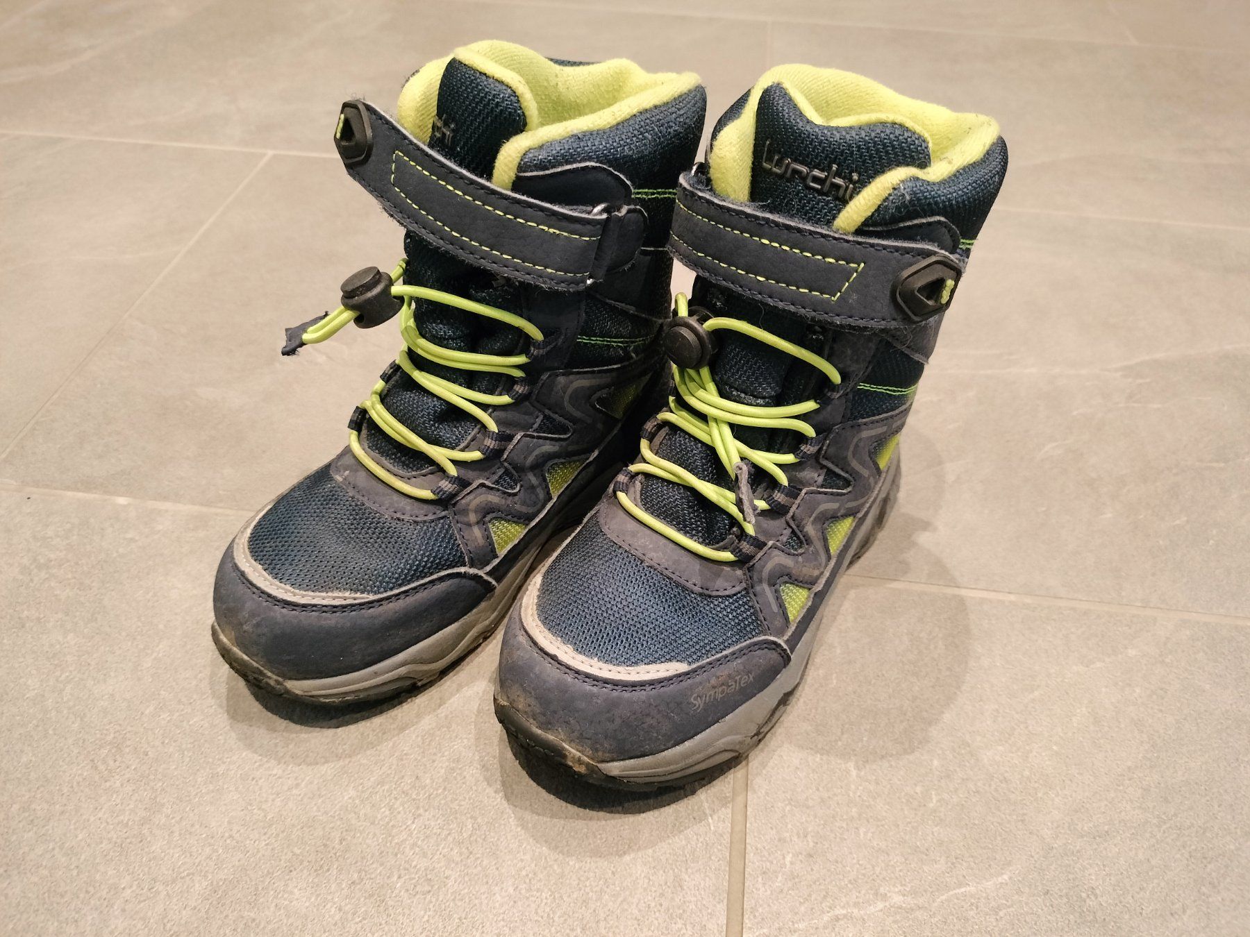 Scarpe per ragazzi: Winter/Übergangsstiefel Grösse EU 28 – Usato da Neftenbach venduto da TheKringel