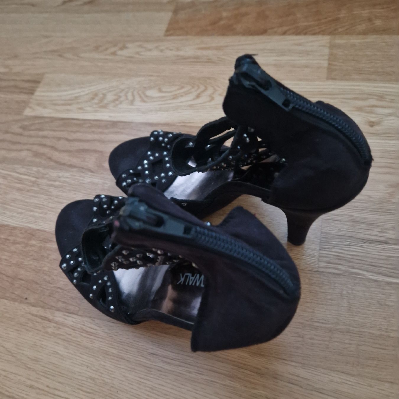 Dosenbach Scarpe da donna: Highheels schwarz Gr. 39 Glitzersteine Catwalk – Usato da Frenkendorf venduto da gca_d2qp 3