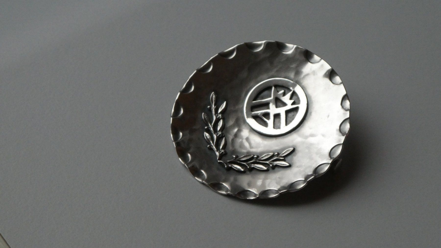 Placchette & Badge: Abzeichen Brosche 800 Silber Lorbeerzweig Zeichen – Usato da Frauenfeld venduto da dhour 6