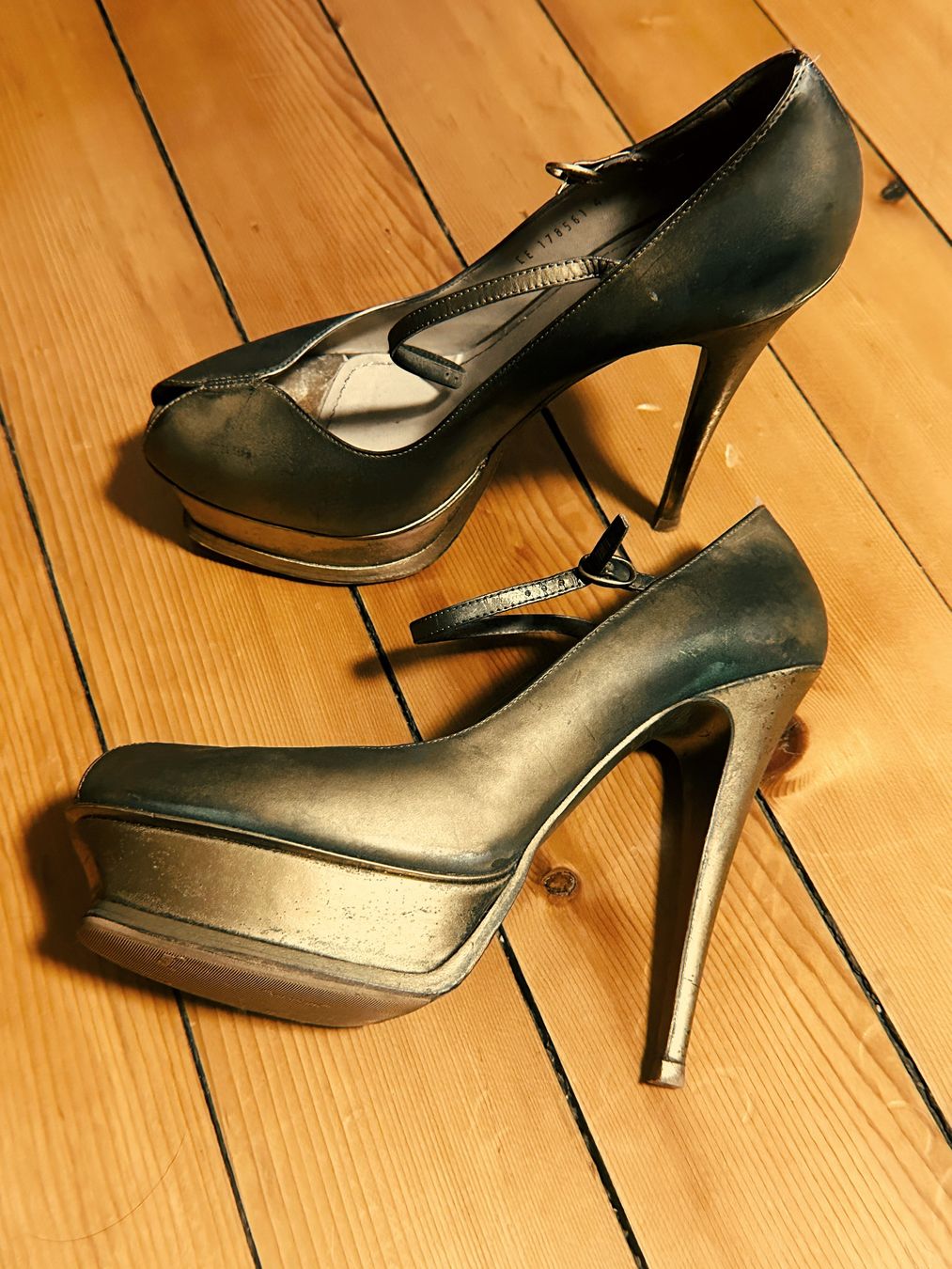 Saint Laurent Scarpe da donna: Yves Saint Laurent size 41 – Usato da Vevey venduto da ledidream
