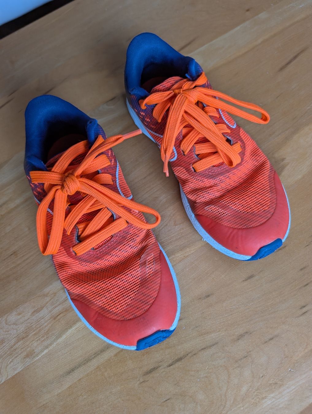 Decathlon Scarpe per ragazzi: Hallenschuhe, Gr. 33 – Usato da Winterthur venduto da voan 1