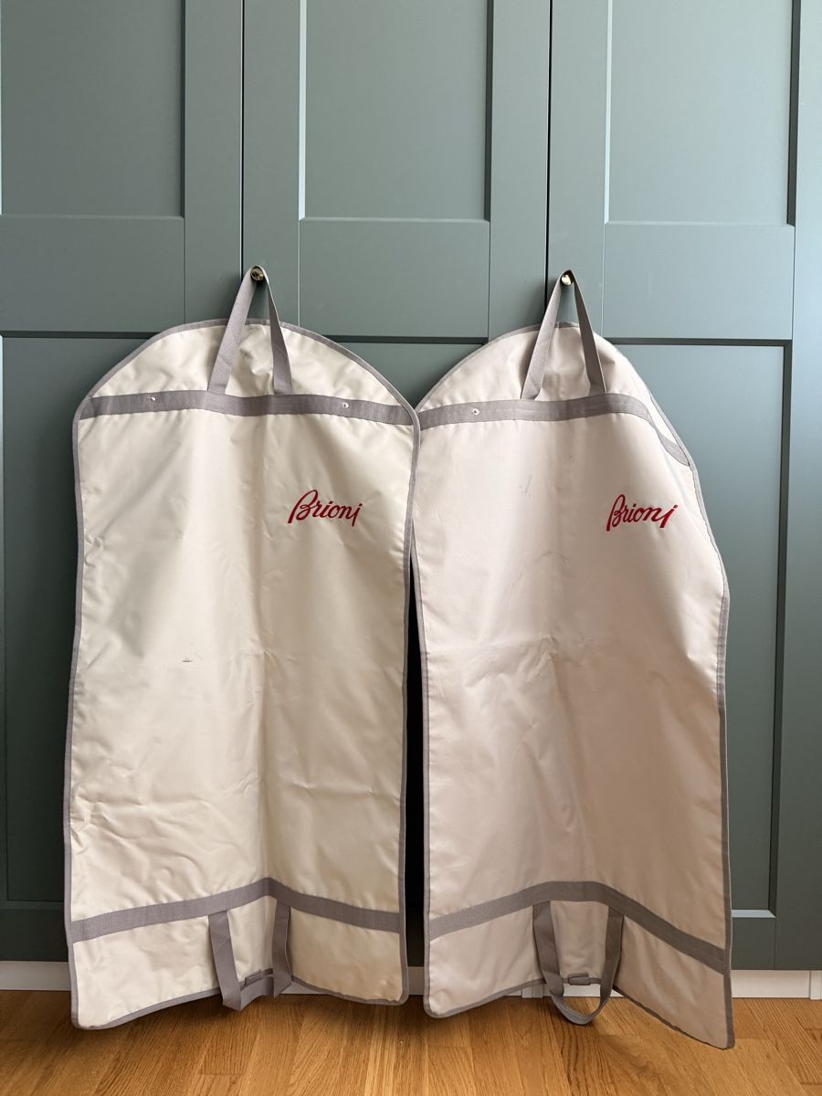 Cover & Protezioni schermo: 2 x Brioni Schutzhülle – Usato da Stäfa venduto da Laafit